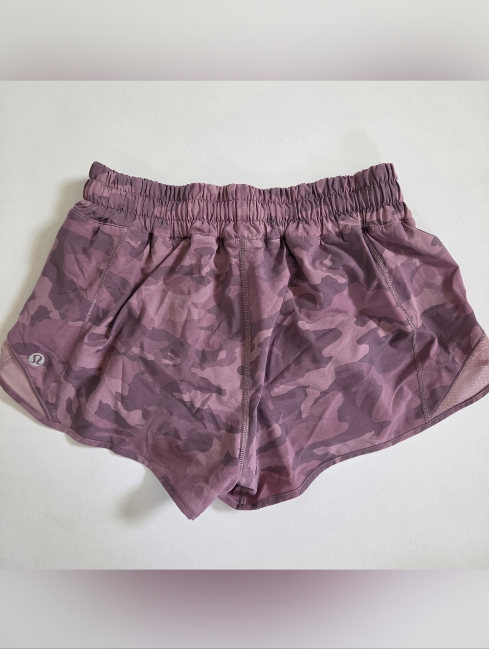 Lululemon hotty hot shots shorts in pink camo like new size 4